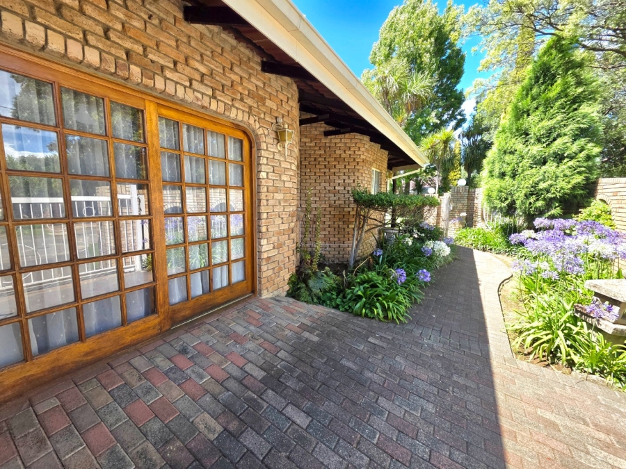 5 Bedroom Property for Sale in La Provance Free State